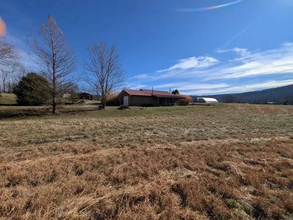 29 Brady Lane Crossville TN 38555