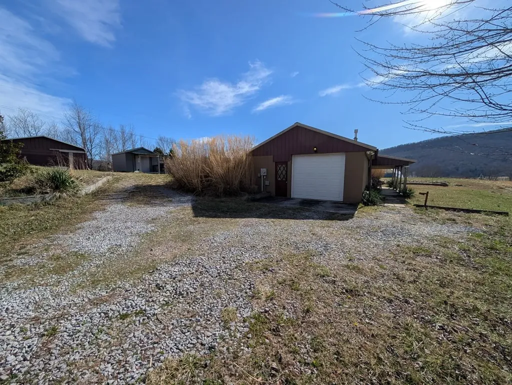29 Brady Lane Crossville TN 38555