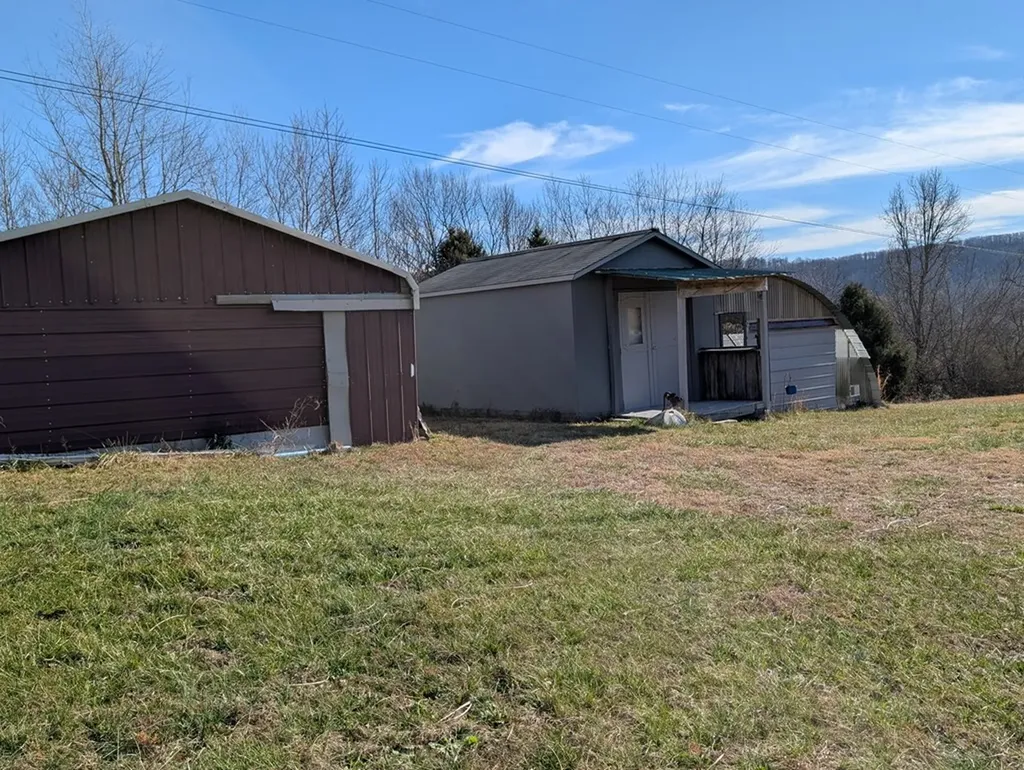 29 Brady Lane Crossville TN 38555