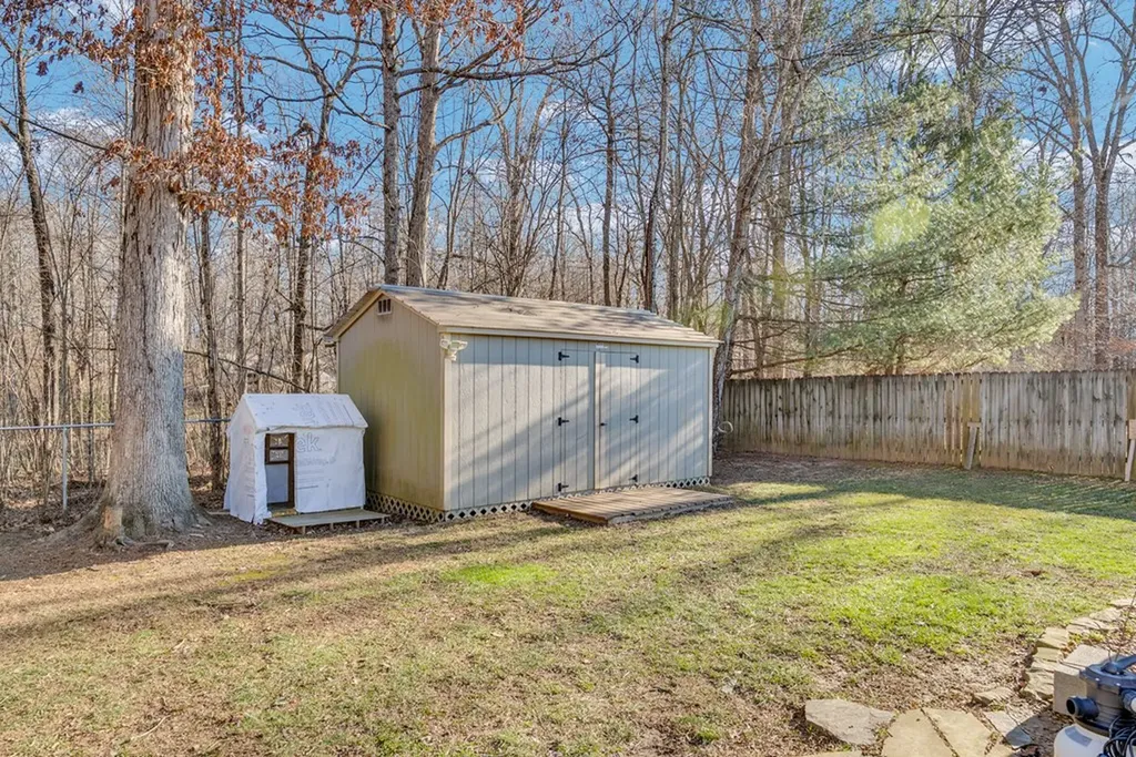 2707 Spruce Loop Crossville TN 38555