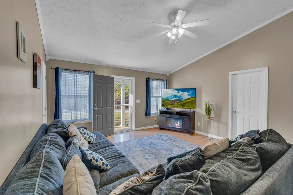 2707 Spruce Loop Crossville TN 38555