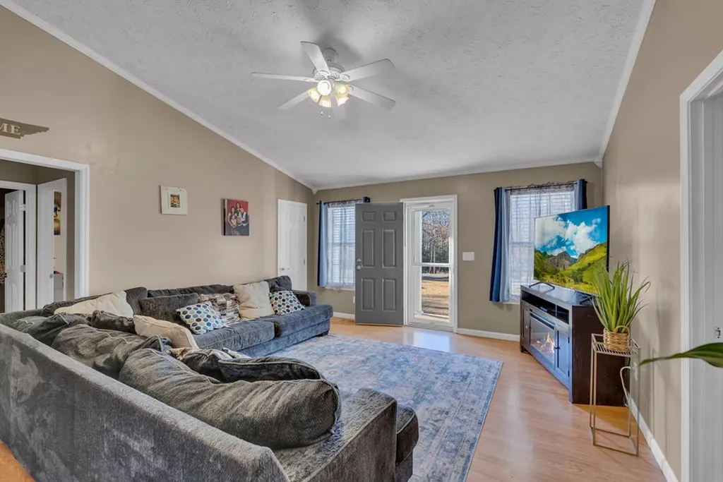 2707 Spruce Loop Crossville TN 38555