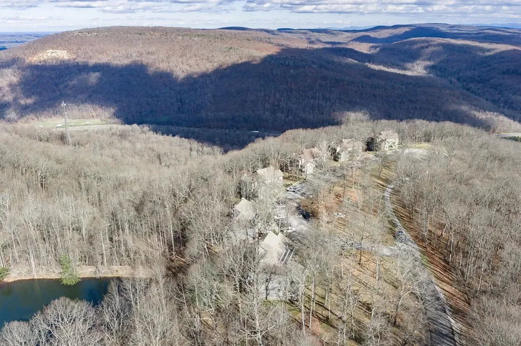 281 Moytoy Road Unit 105 Crab Orchard TN 37723