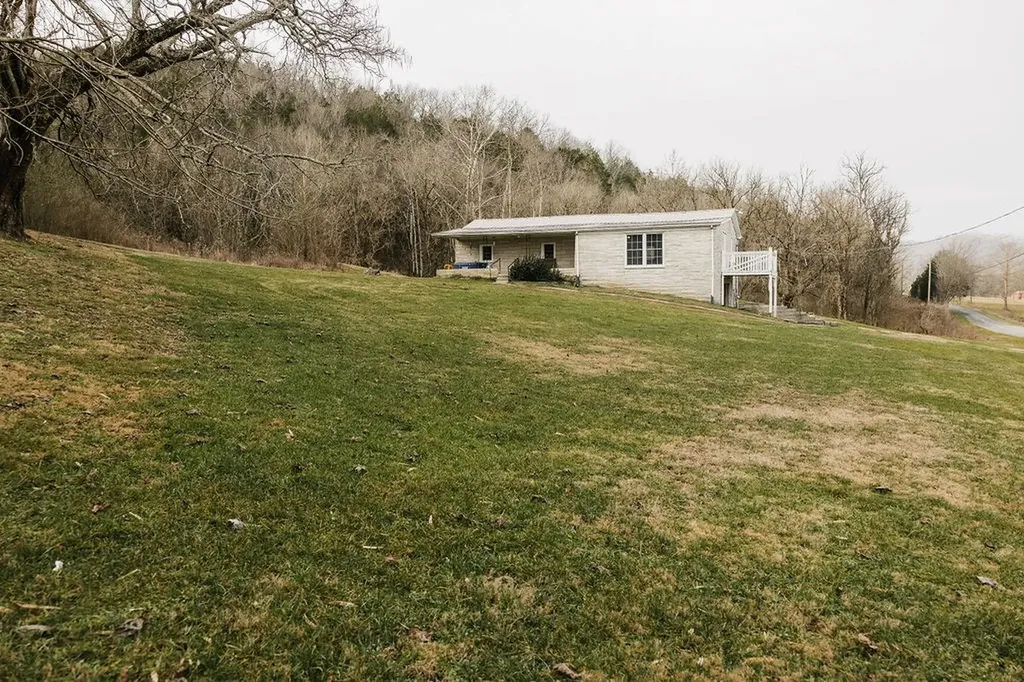 1515 Whites Bend Lane Gainesboro TN 38562