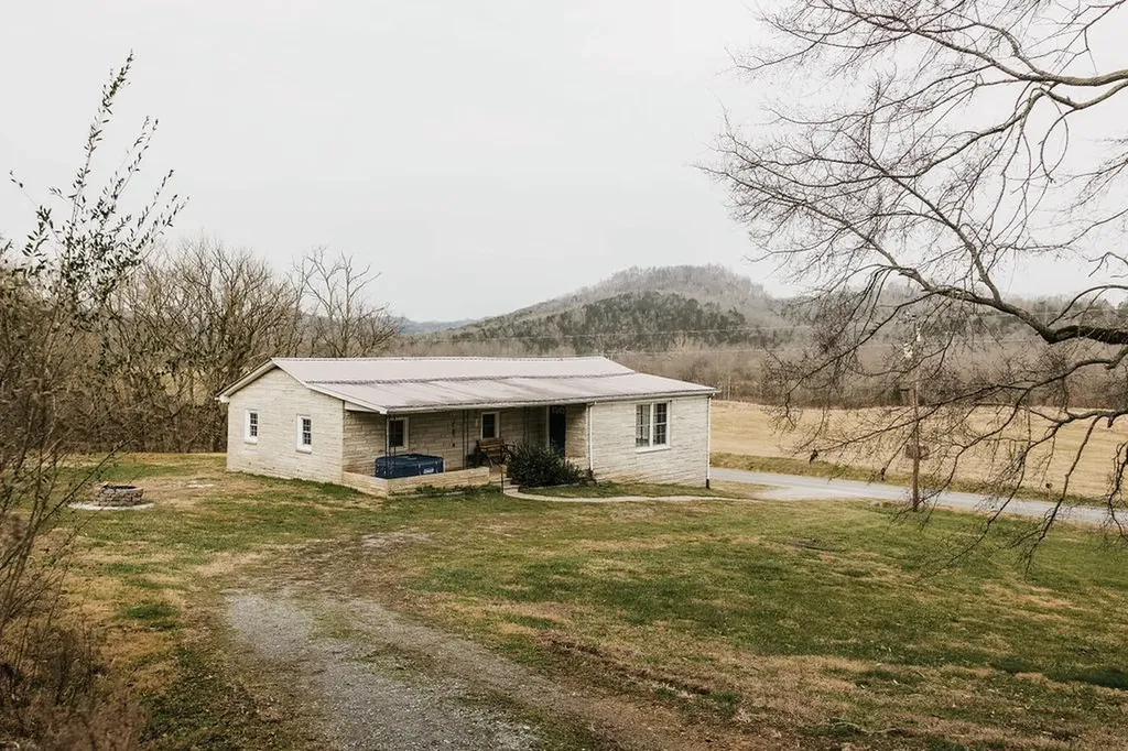 1515 Whites Bend Lane Gainesboro TN 38562