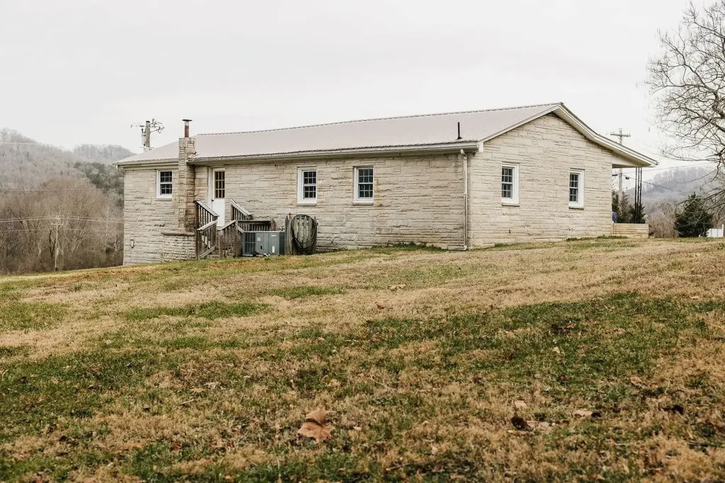 1515 Whites Bend Lane Gainesboro TN 38562