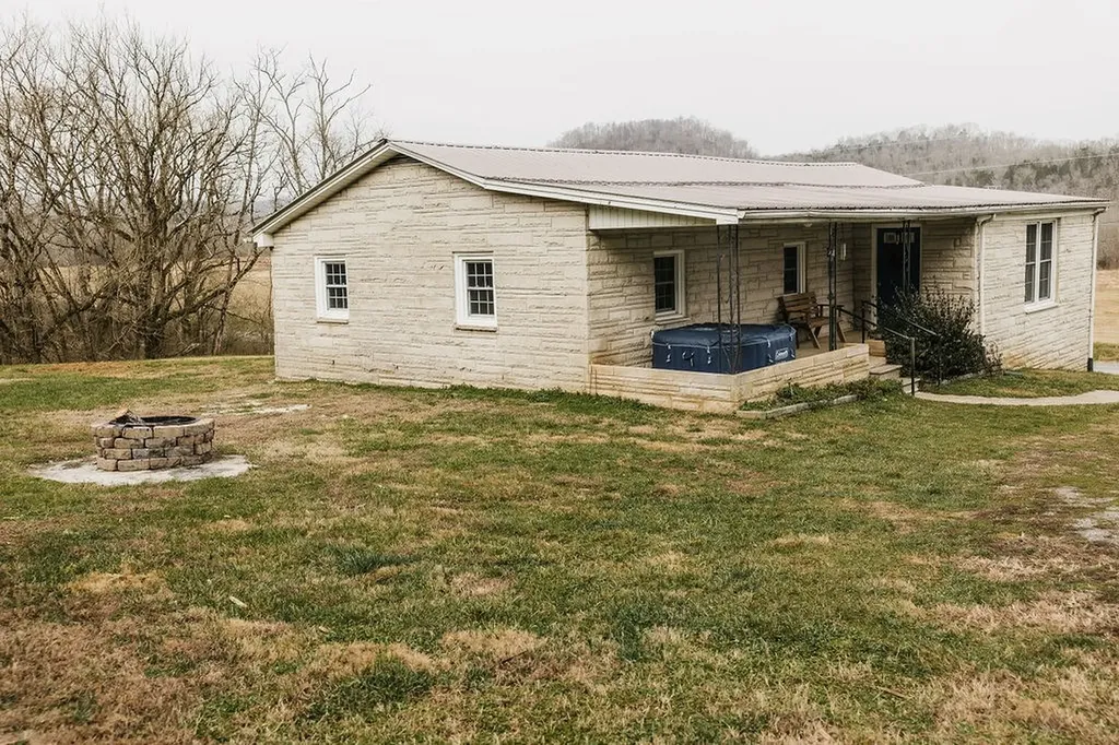 1515 Whites Bend Lane Gainesboro TN 38562