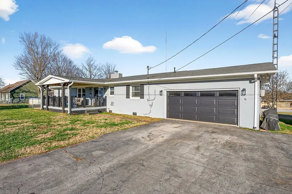 513 N Spring Street Sparta TN 38583