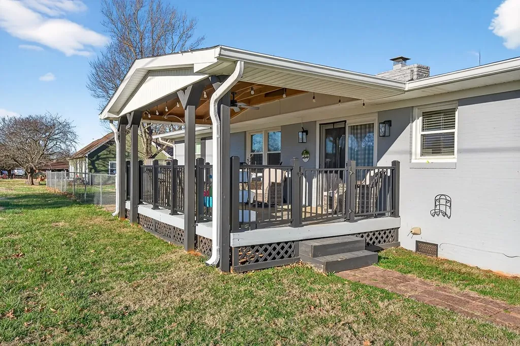 513 N Spring Street Sparta TN 38583