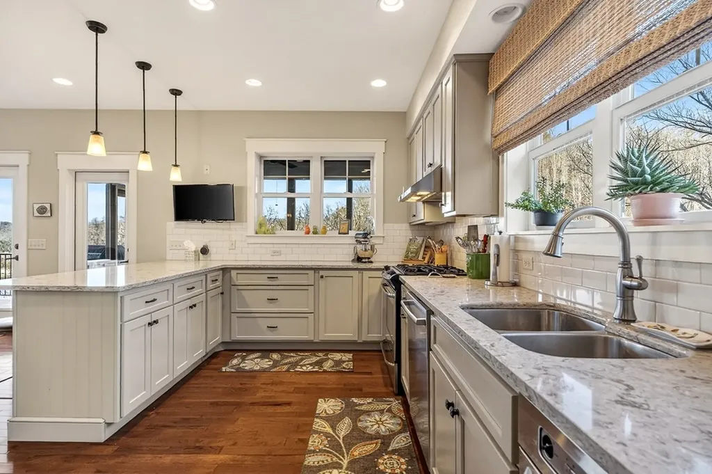 3379 Austin Bottom Baxter TN 38544