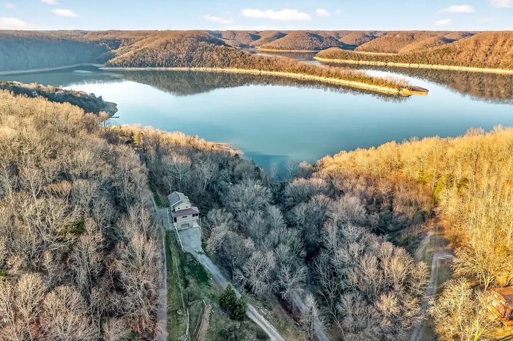 3379 Austin Bottom Baxter TN 38544