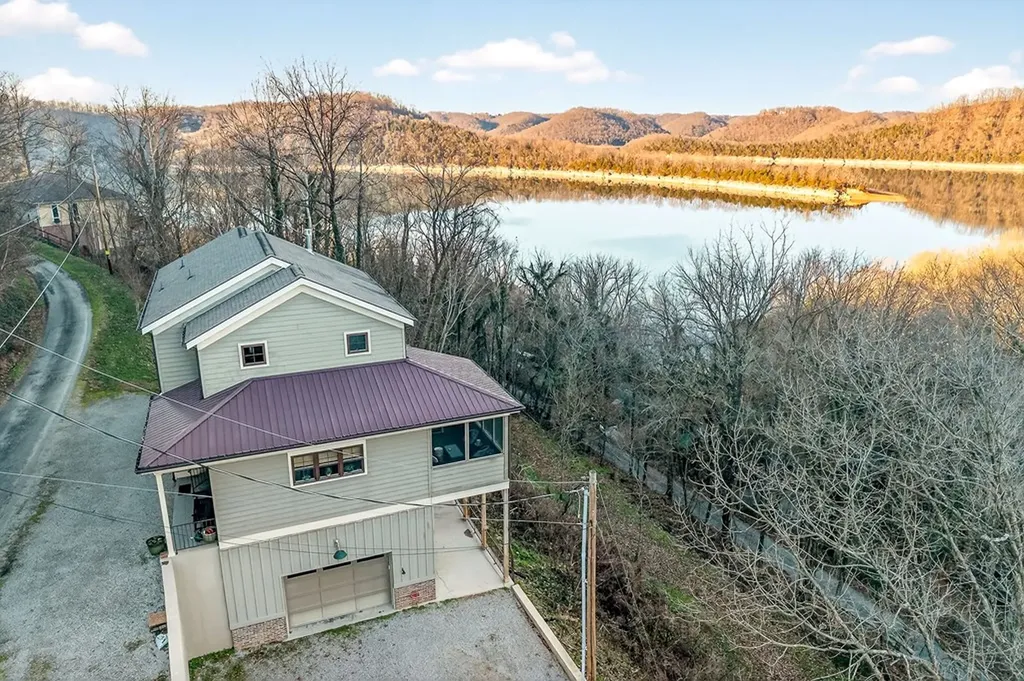 3379 Austin Bottom Baxter TN 38544