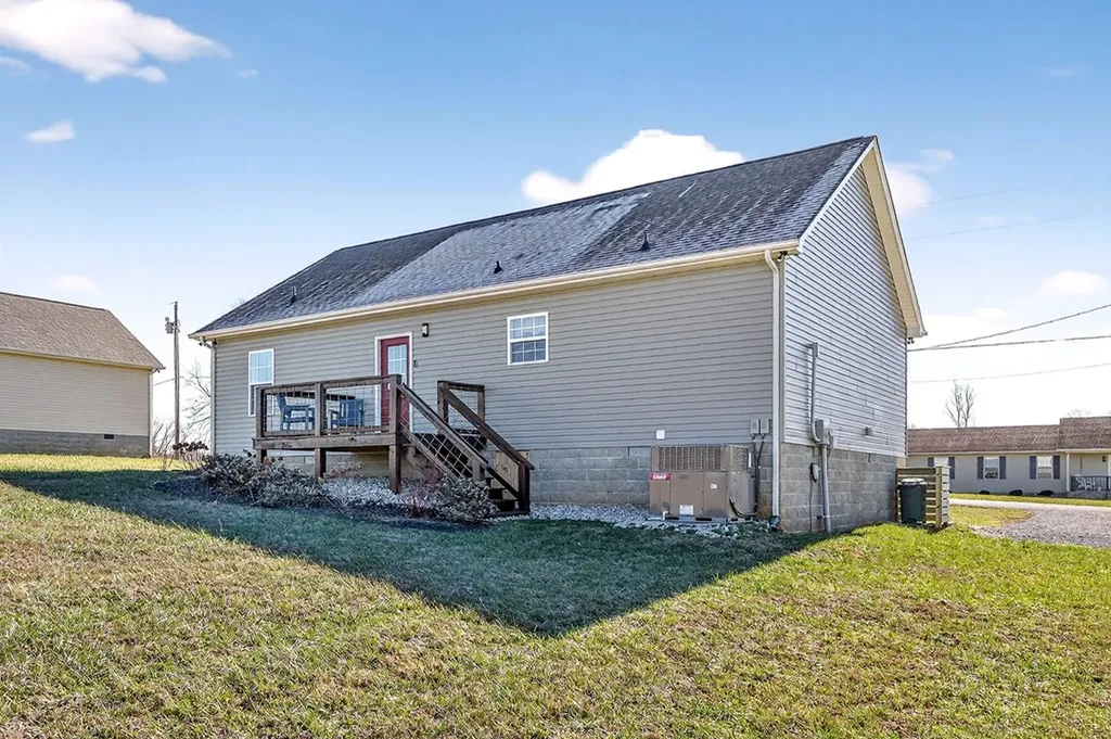 1663 Parker Road Sparta TN 38583