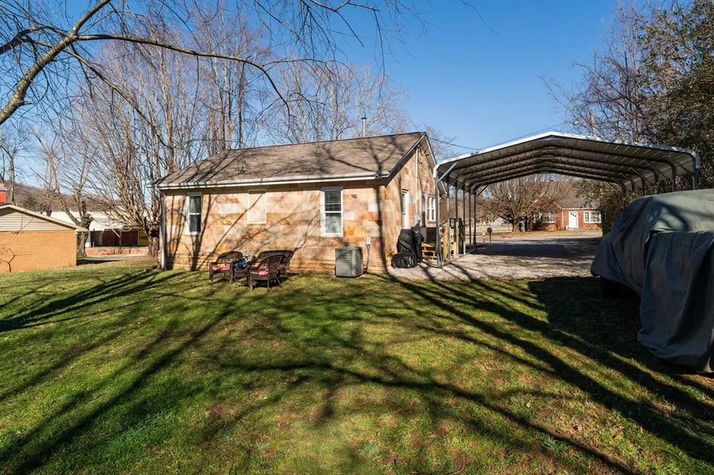 201 E 4th Street Livingston TN 38570