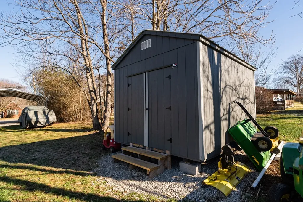 201 E 4th Street Livingston TN 38570