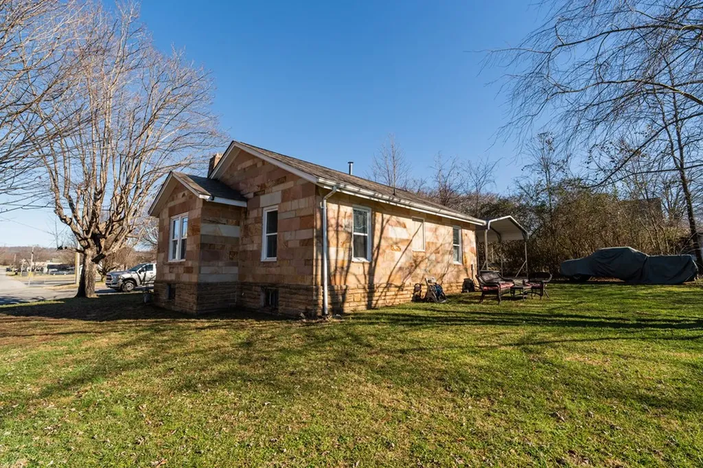 201 E 4th Street Livingston TN 38570