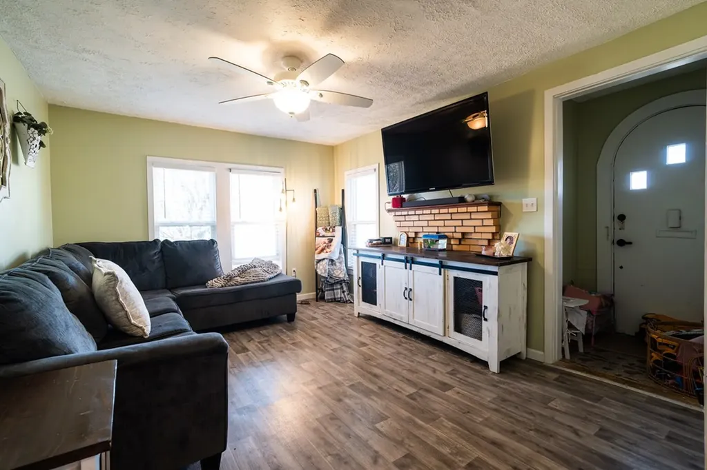 201 E 4th Street Livingston TN 38570