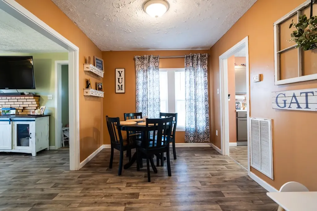 201 E 4th Street Livingston TN 38570