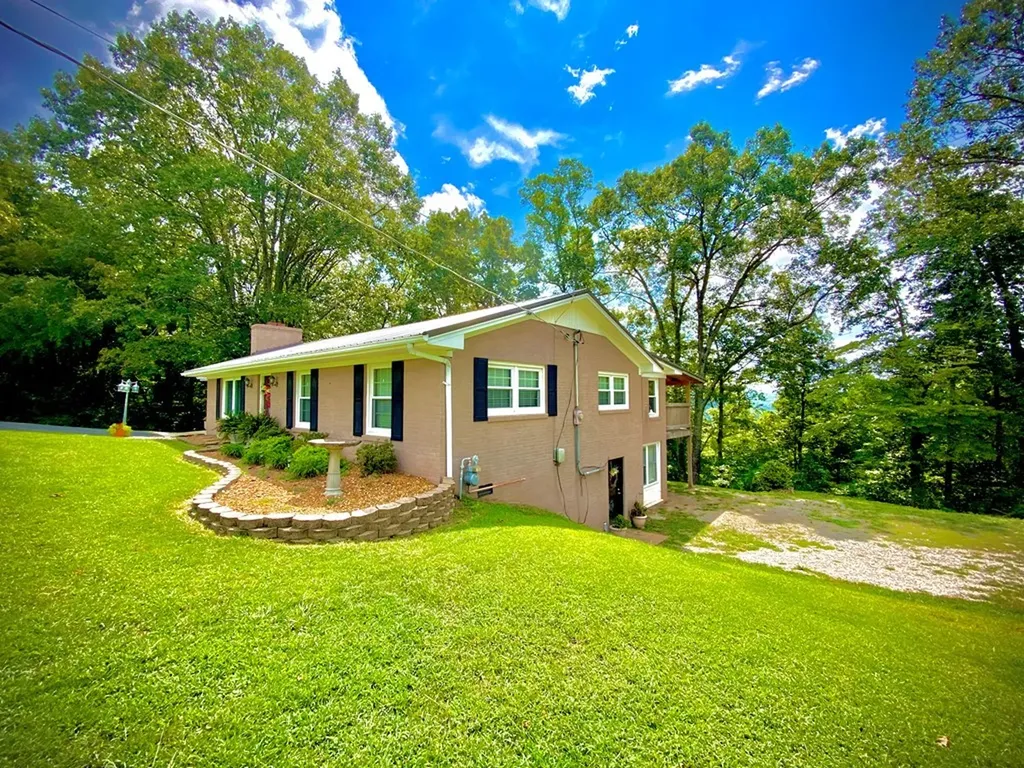 1570 Verna Qualls Road Sparta TN 38583