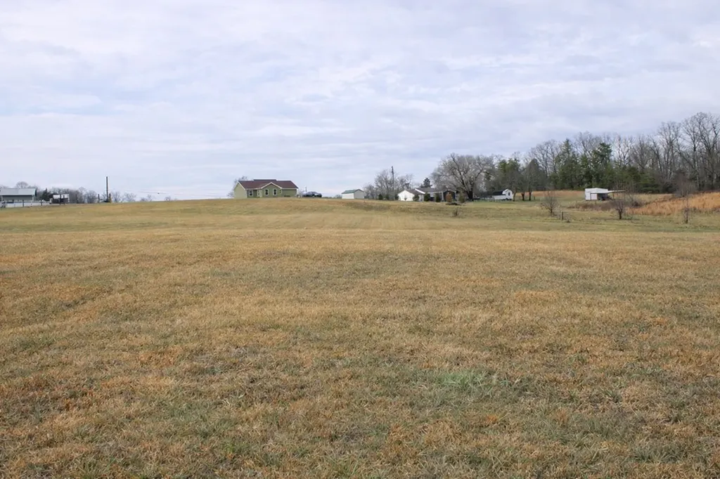 Lot 3 Old Kentucky Road Sparta TN 38583