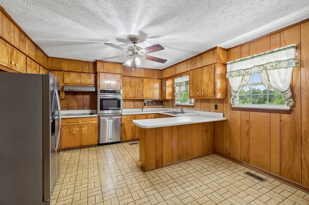 1484 Blythe Ferry Road Dayton TN 37321