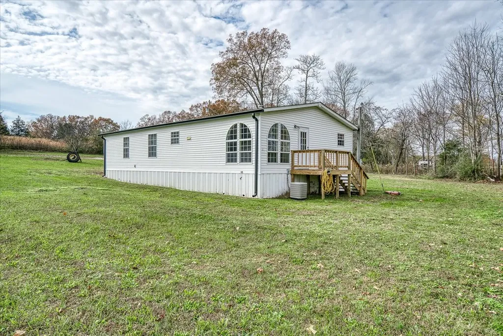 1476 Conrad Templeton Road Quebeck TN 38579