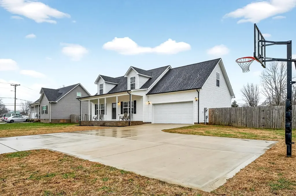 217 Peach Street Baxter TN 38544