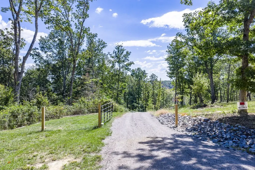 1499 Doe And Fawn Lane Crawford TN 38554