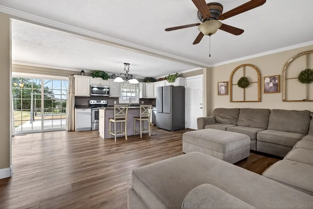 11640 Cookeville Boat Dock Road Baxter TN 38544