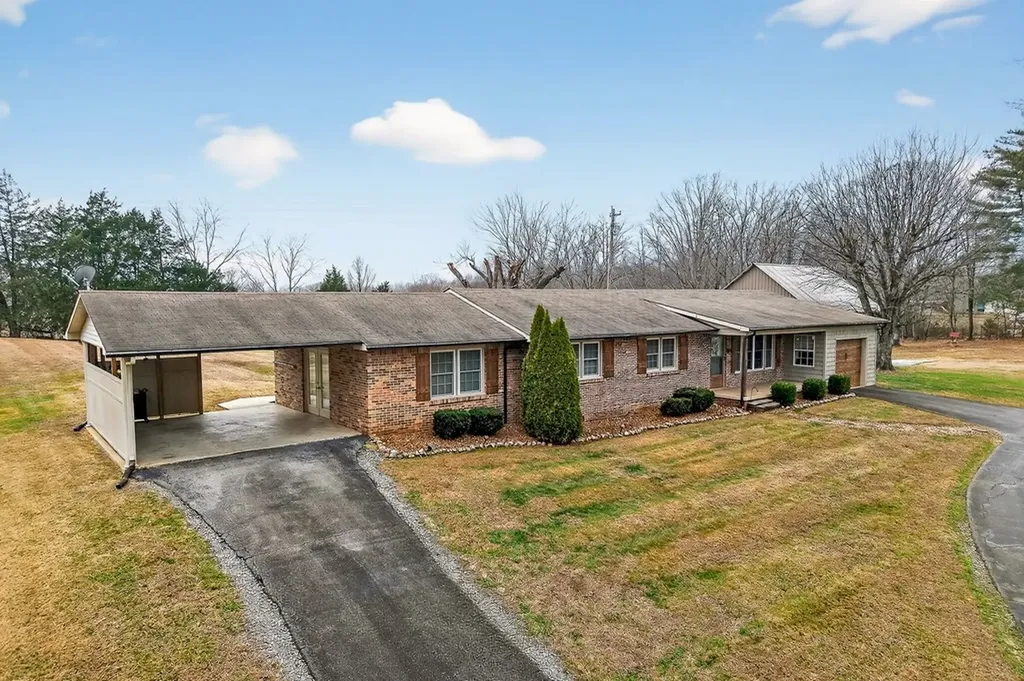 11640 Cookeville Boat Dock Road Baxter TN 38544