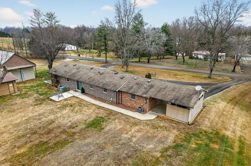 11640 Cookeville Boat Dock Road Baxter TN 38544