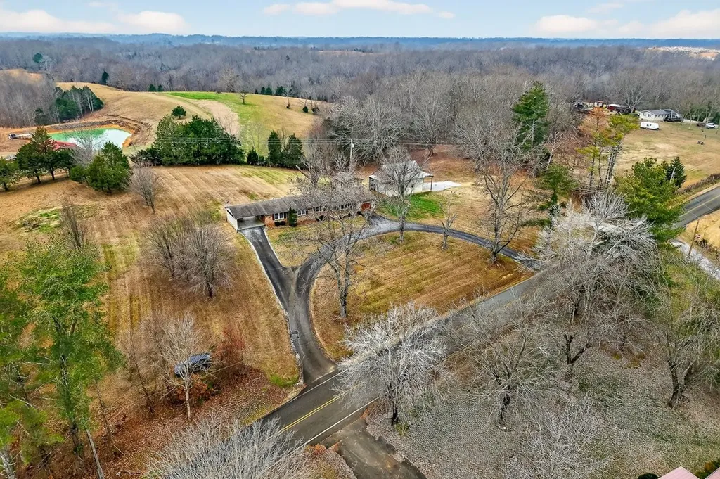 11640 Cookeville Boat Dock Road Baxter TN 38544