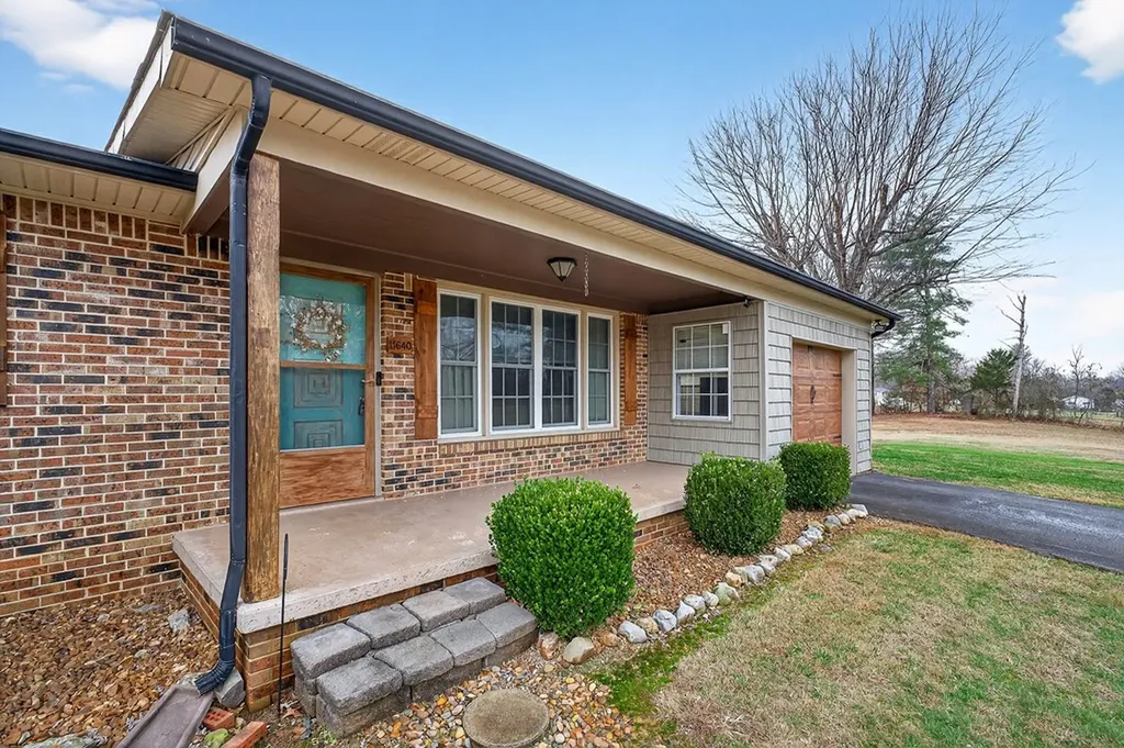 11640 Cookeville Boat Dock Road Baxter TN 38544