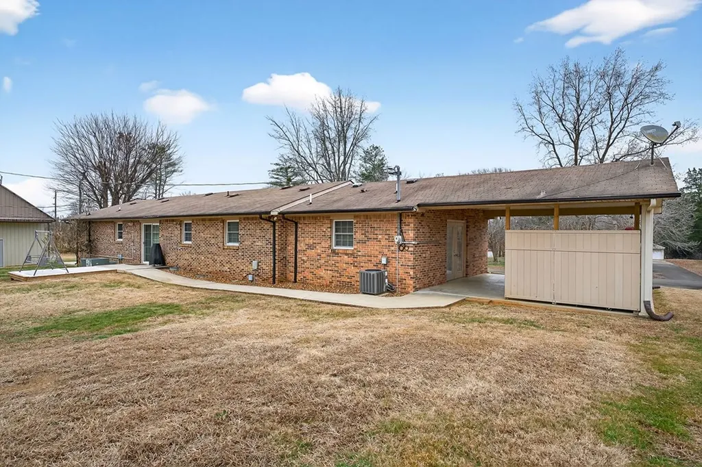 11640 Cookeville Boat Dock Road Baxter TN 38544