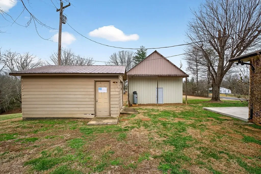 11640 Cookeville Boat Dock Road Baxter TN 38544