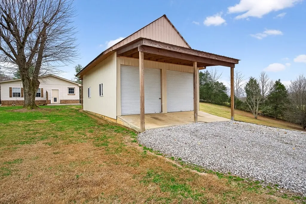 11640 Cookeville Boat Dock Road Baxter TN 38544