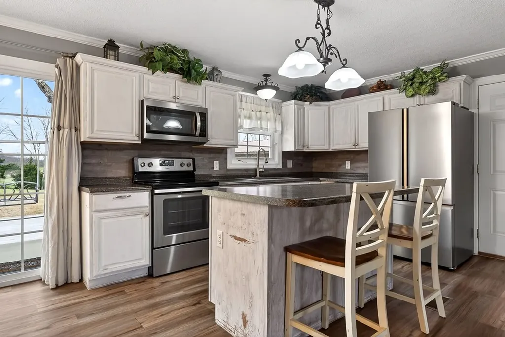 11640 Cookeville Boat Dock Road Baxter TN 38544