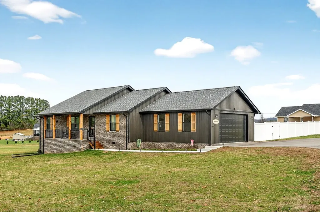 1004 North Spring Street Sparta TN 38583