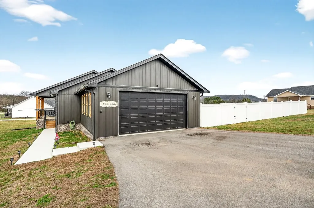 1004 North Spring Street Sparta TN 38583