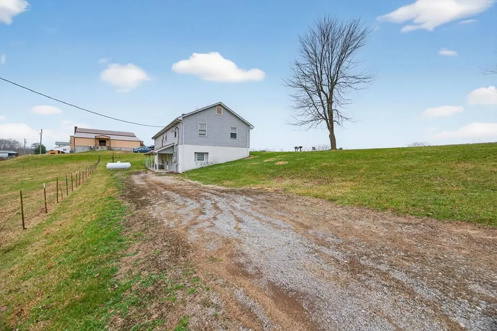 3614 Muddy Pond Road Monterey TN 38574