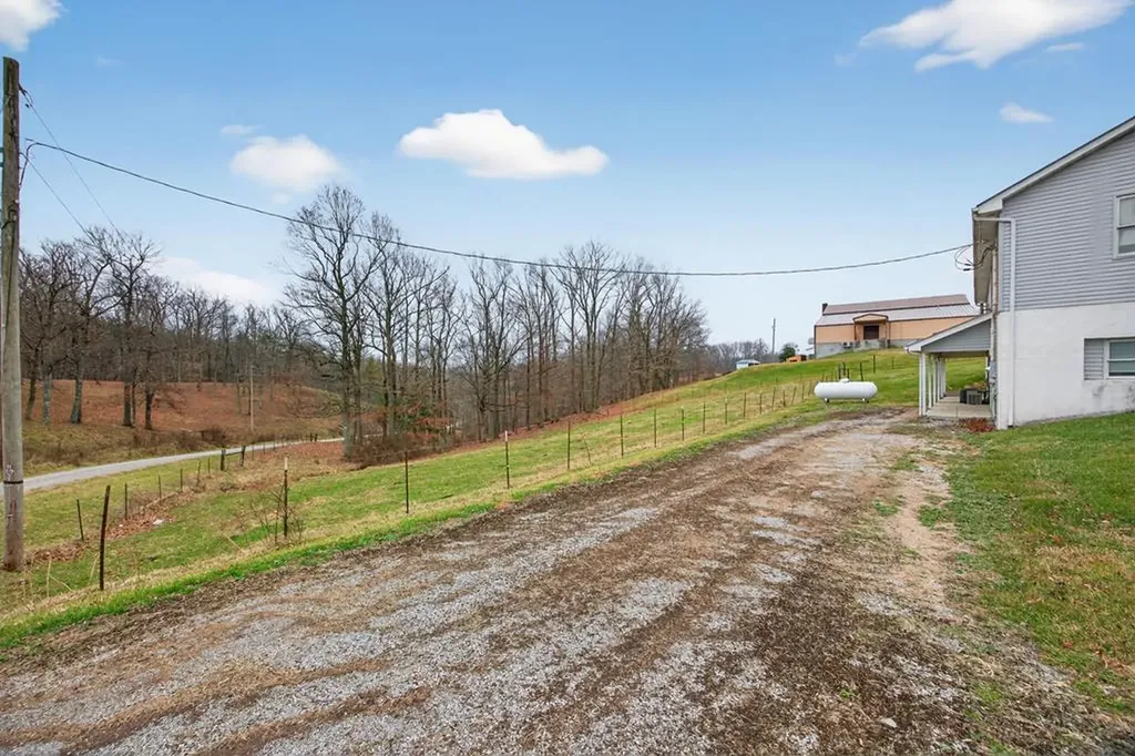 3614 Muddy Pond Road Monterey TN 38574