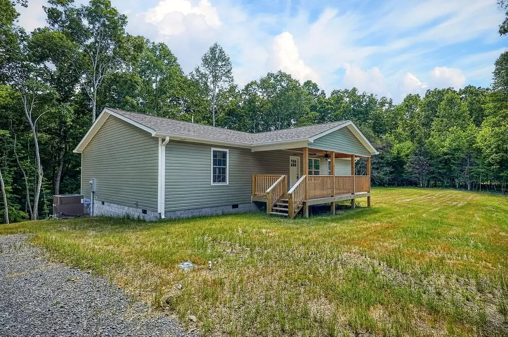 1053 Benton Tidwell Road Hilham TN 38568