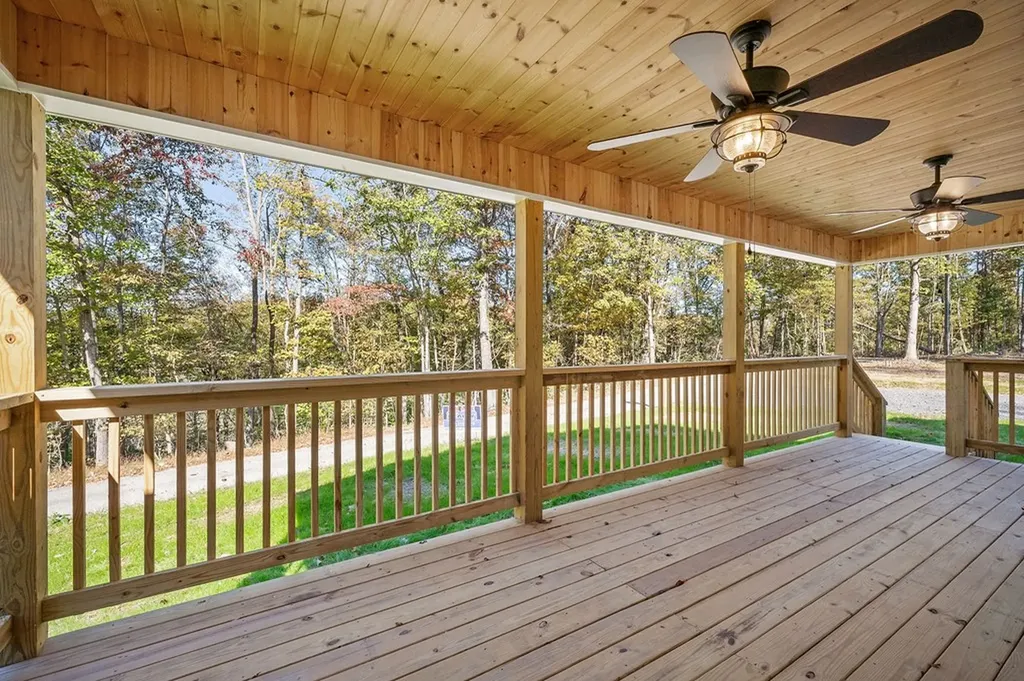 1053 Benton Tidwell Road Hilham TN 38568