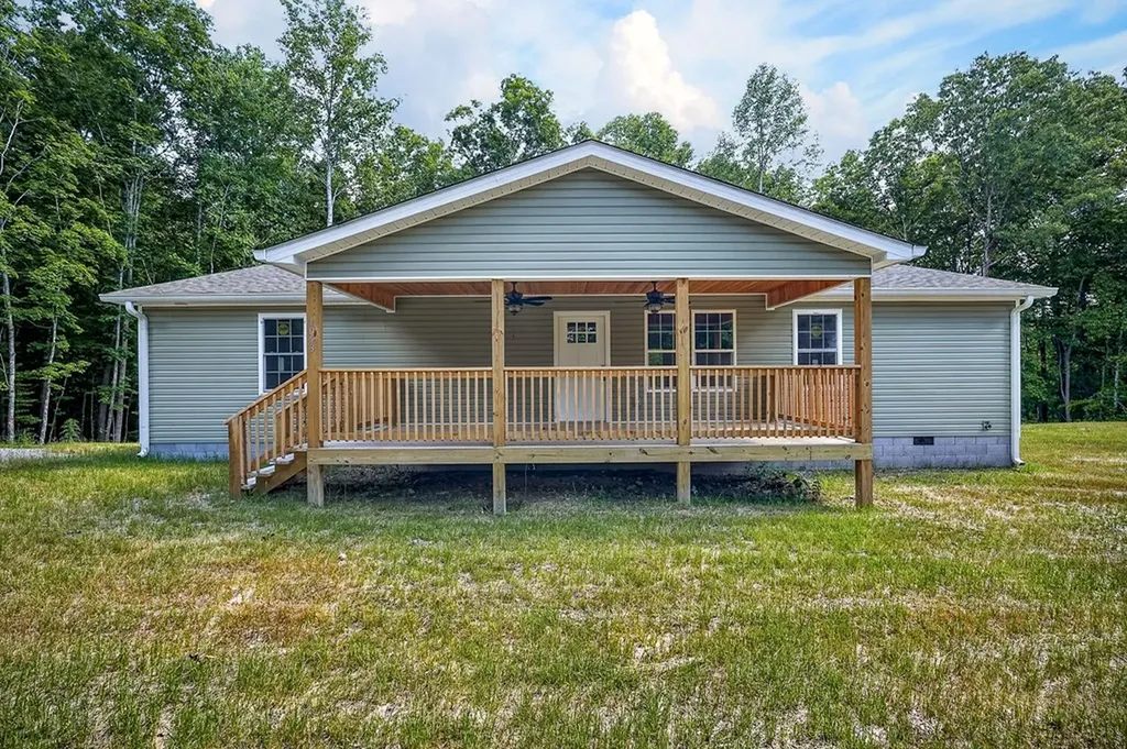 1053 Benton Tidwell Road Hilham TN 38568