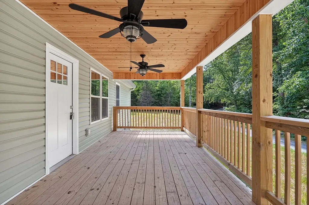 1053 Benton Tidwell Road Hilham TN 38568