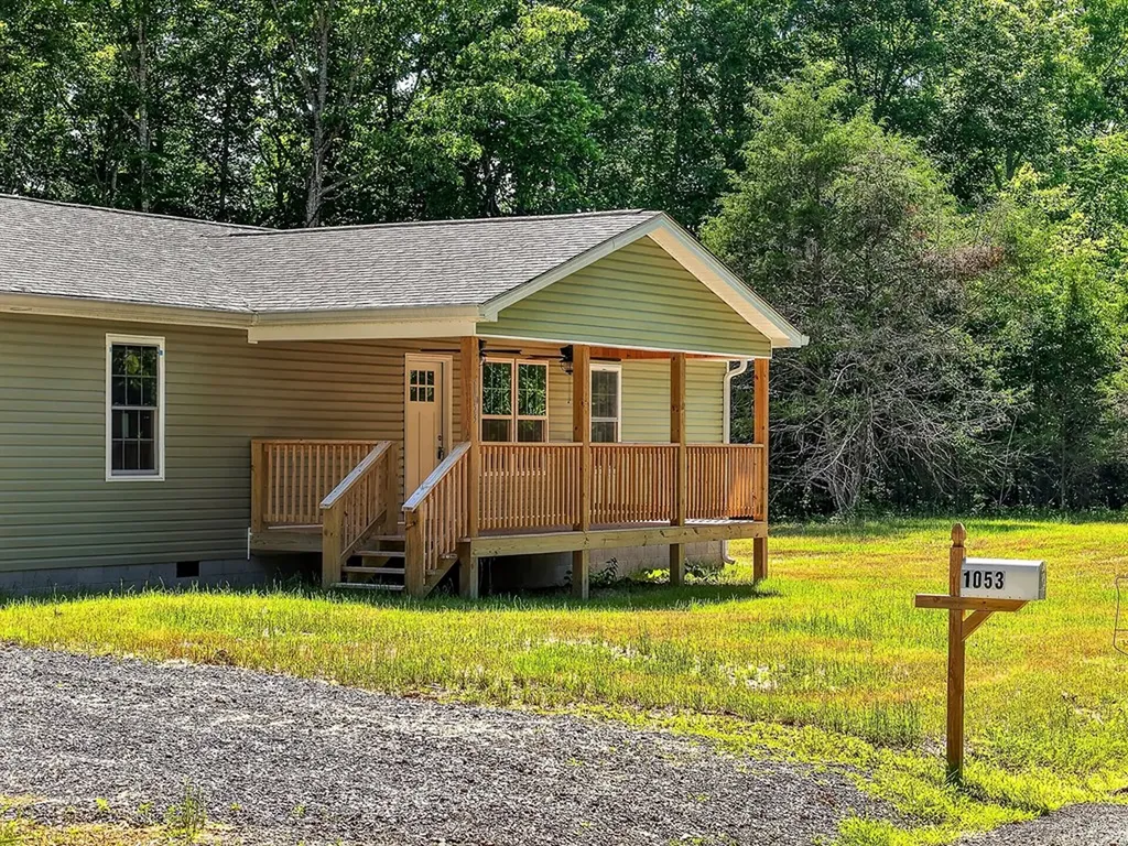 1053 Benton Tidwell Road Hilham TN 38568