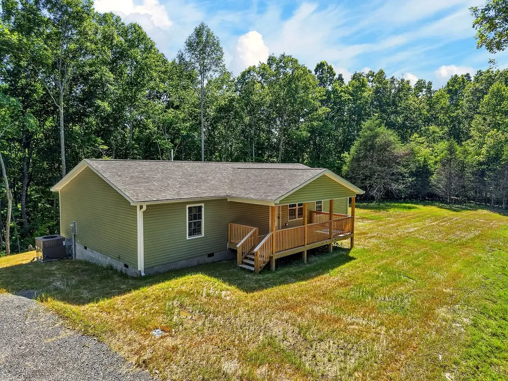 1053 Benton Tidwell Road Hilham TN 38568