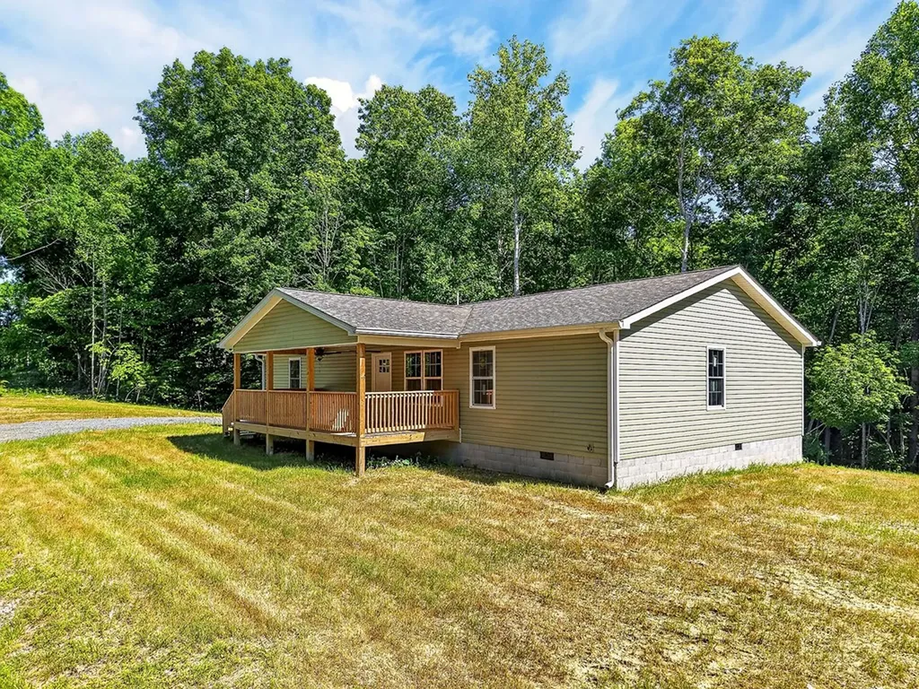 1053 Benton Tidwell Road Hilham TN 38568