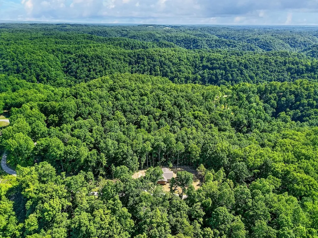 1053 Benton Tidwell Road Hilham TN 38568