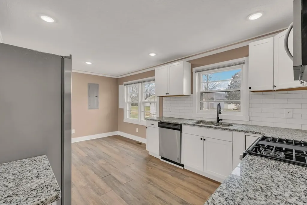 607 W 4th Street Livingston TN 38570